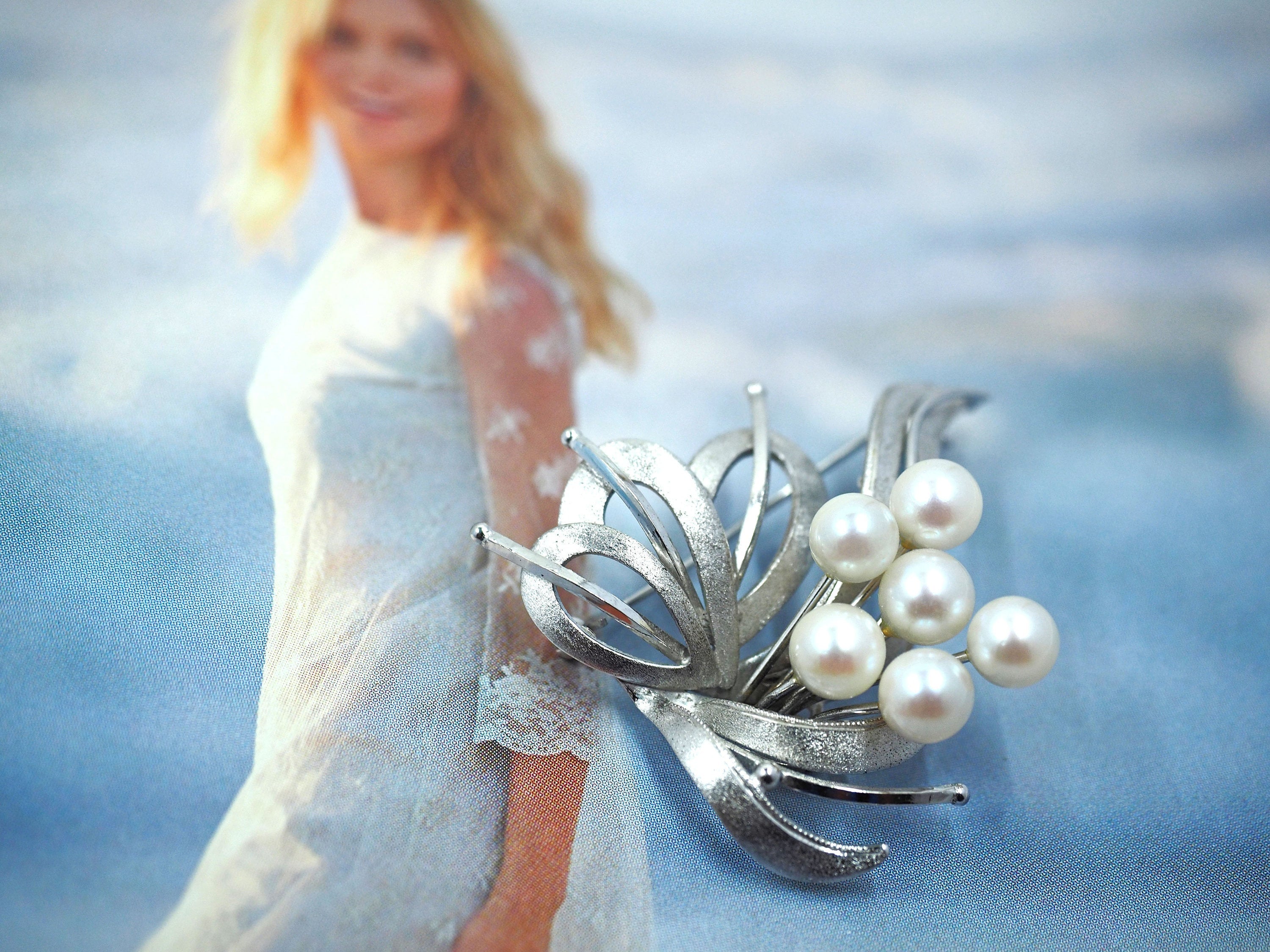 Broach Pearl and Silver - Etsy