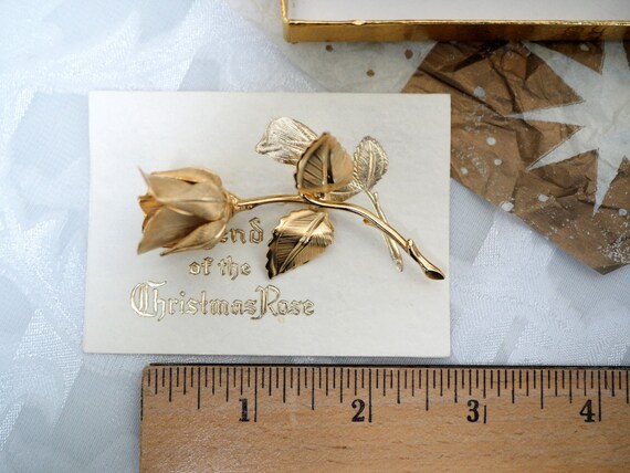 Giovanni 1966 Gold "Christmas Rose" Flower Brooch… - image 5