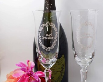 Produktbild von Champagnerflöten-Set 'Happy Anniversary' – Für Hochzeitstag, Jubiläum, Bleifreies Kristallglas