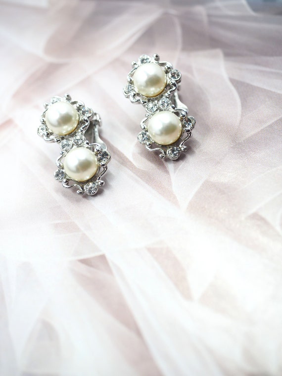 Gorgeous BOGOFF Pearl+Rhinestone Earrings (Clear … - image 8