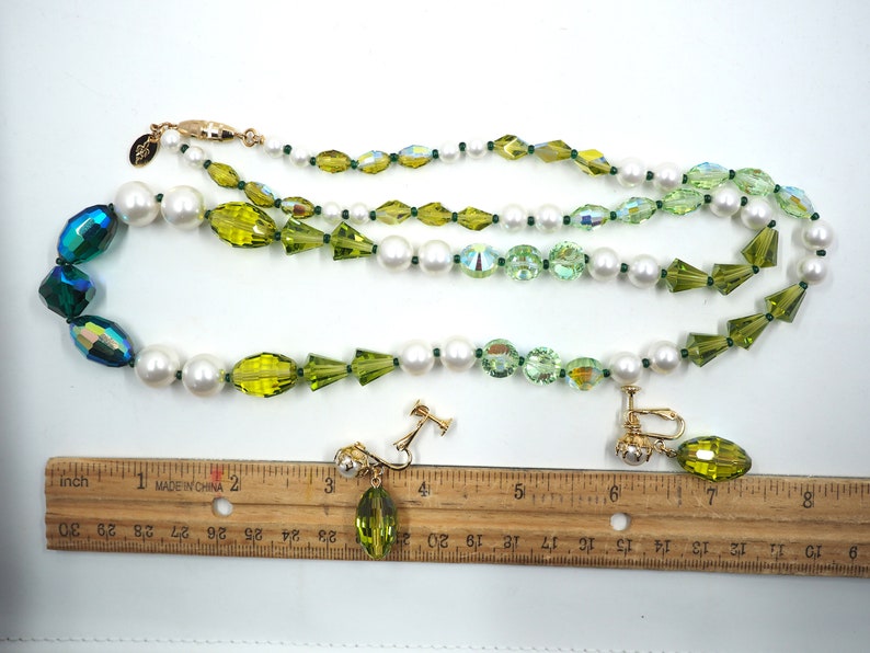 Fun VENDOME Green /& Blue Faceted Glass Beads wIvory Faux Pearls NecklaceEarrings Set-LongVintageDesigner tag Pearl topped Earrings