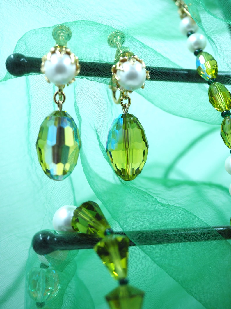 Fun VENDOME Green /& Blue Faceted Glass Beads wIvory Faux Pearls NecklaceEarrings Set-LongVintageDesigner tag Pearl topped Earrings