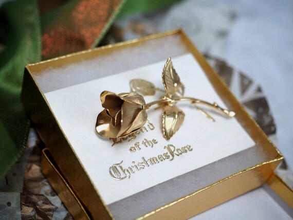 Giovanni 1966 Gold "Christmas Rose" Flower Brooch… - image 2