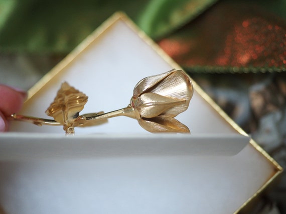 Giovanni 1966 Gold "Christmas Rose" Flower Brooch… - image 4