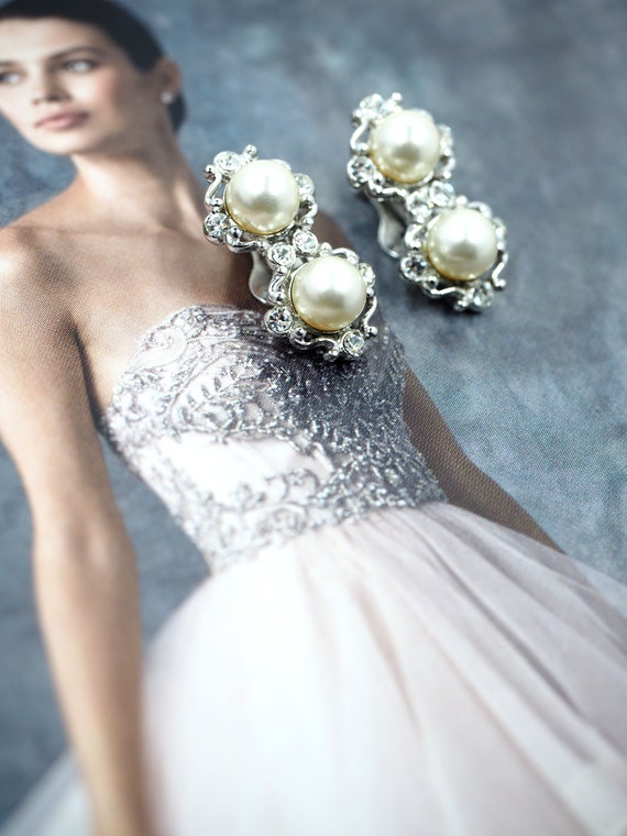 Gorgeous BOGOFF Pearl+Rhinestone Earrings (Clear … - image 4