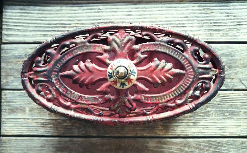 Ornamental See-Through Container Trinket Box Metal Red Box Ornate Shabby Chic Decor Oval Potpourri Basket with Lid Jewelry Box