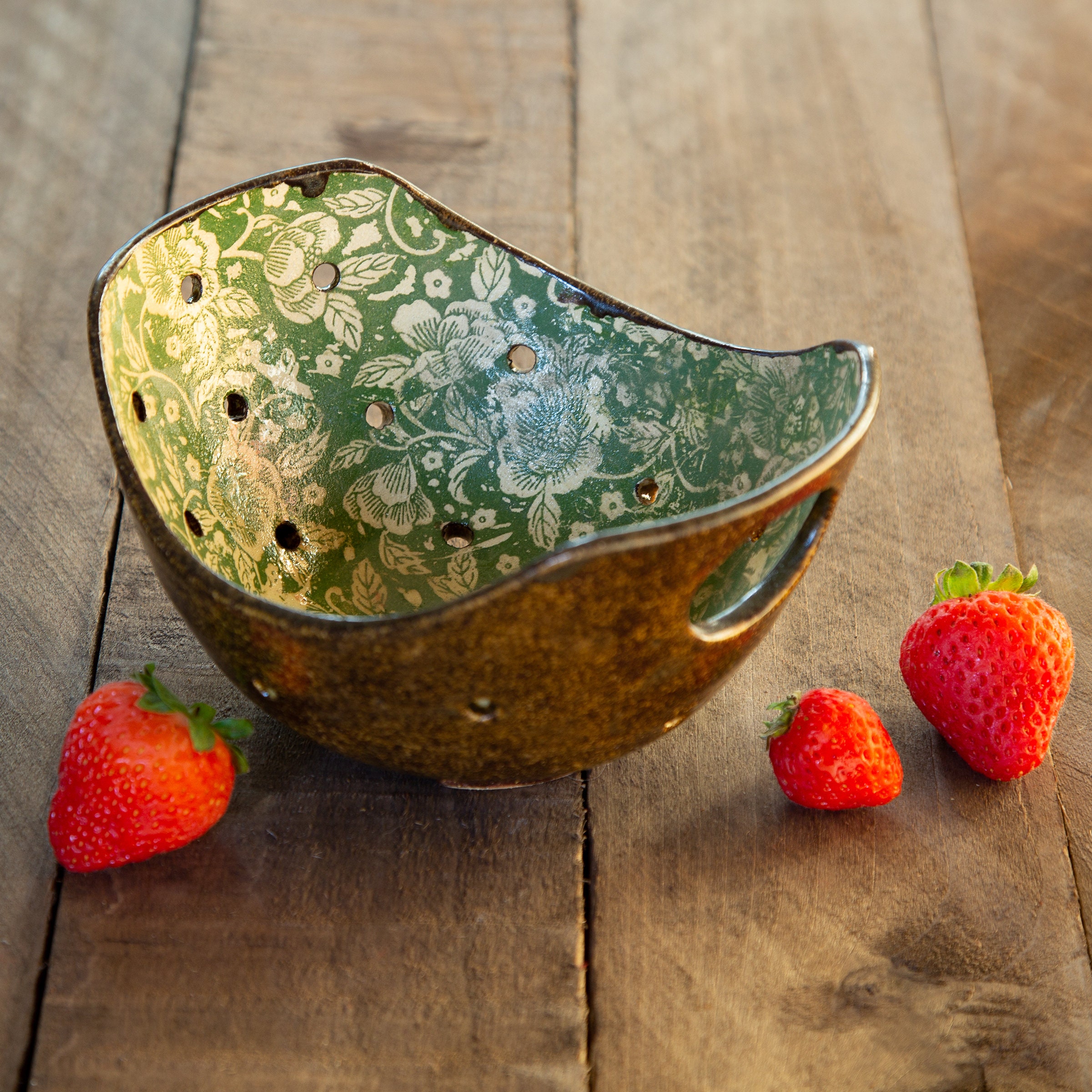 Amaryllis Berry Bowl