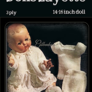 Puede incluir: Un conjunto de punto blanco para una muñeca de 35-40 cm. El conjunto incluye un vestido, un cárdigan, un gorro y botines. El conjunto está hecho con hilo de 3 cabos.