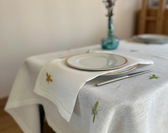 Nappe en lin avec broderie abeilles : lin européen blanc cassé ajouré