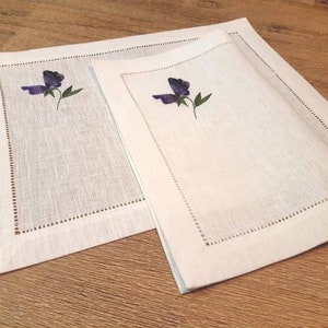 Linen napkins set of 6, White linen placemats with Sweet peas embroidery, hemstitched linen placemats, embroidered napkins set image 2