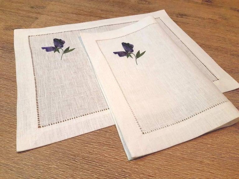 Linen napkins set of 6, White linen placemats with Sweet peas embroidery, hemstitched linen placemats, embroidered napkins set image 2