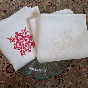 Linen cocktail napkins with Christmas motive embroidery, Christmas napkins, White linen napkins, Christmas gift image 4