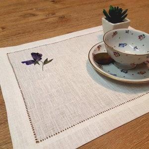 Linen napkins set of 6, White linen placemats with Sweet peas embroidery, hemstitched linen placemats, embroidered napkins set image 3