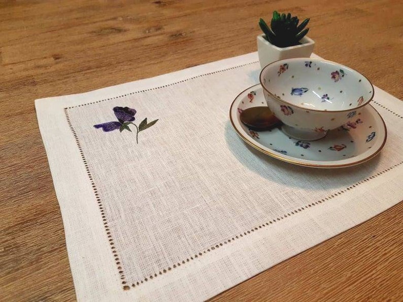 Linen napkins set of 6, White linen placemats with Sweet peas embroidery, hemstitched linen placemats, embroidered napkins set image 3