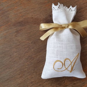 Custom initial embroidered favor bags, Embroidered linen bags, Monogrammed bags, Custom favor sachets set of 5 or  10, handmade by SANPO