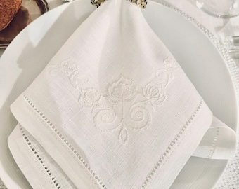 Servilleta de lino bordada: vainica floral en blanco roto, Eco Dining