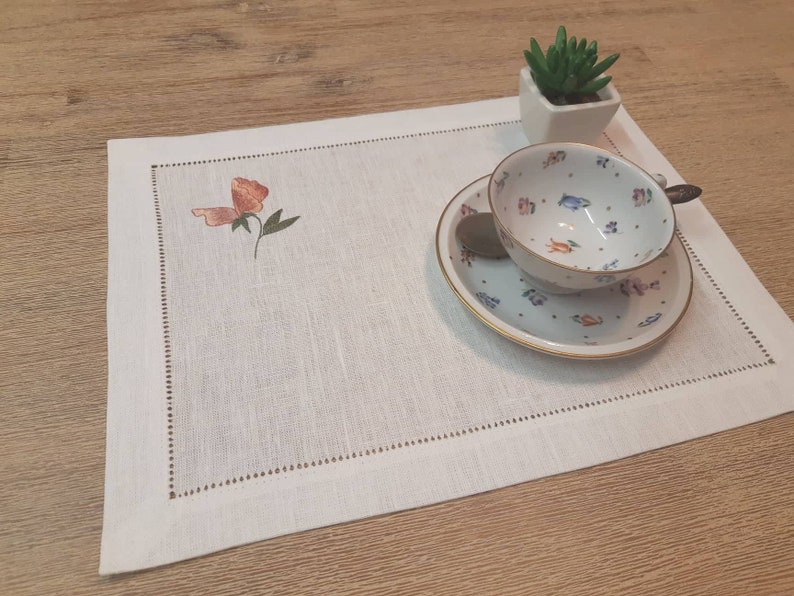 Linen napkins set of 6, White linen placemats with Sweet peas embroidery, hemstitched linen placemats, embroidered napkins set image 4