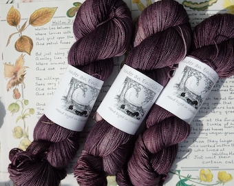Aubergine- Hand Dyed Yarn, 4 Ply Yarn, Speckled yarn, Hand Dyed Yarn UK, tonal yarn Fingering Weight Yarn