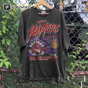 Toronto Raptors Retro Court Design Reveal Throws Back To The 90s In The  Best Way - Narcity