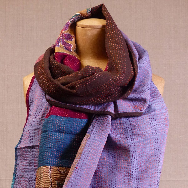 Châle de méditation : Echarpe brodée main en  kantha  - soie et coton - Bleu, gris et mauve