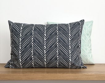 1 housse de coussin GRIFF bleu blanc chevrons scandinave maritime géométrique graphique maison de campagne housse de coussin coussin canapé coussin déco coussin salon