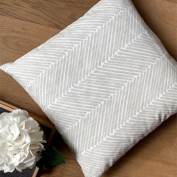 Housse de coussin GRIFF pâle ivoire blanc chevrons scandinave géométrique graphique lin texture chalet coussin canapé coussin jeter oreiller