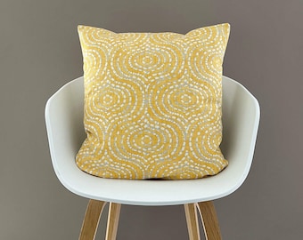 Funda de cojín amarilla DENVER, cojín con estampado batik en amarillo dorado y gris claro, estilo campestre escandinavo, cojín decorativo para balcón, terraza y sofá.