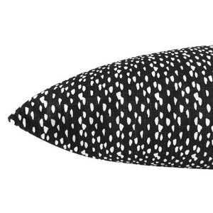 1 Kissenbezug RIVERBED schwarz weiß 40x60 grafisch Kissen Kissenhülle minimalistisch anthrazit Punkte skandinavisch Kissenhülle Sofakissen Bild 3