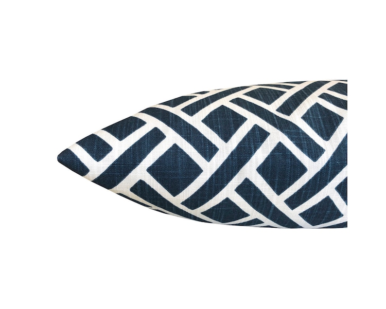 Puede incluir: Un letrero de madera r&uacute;stica con el texto "Welcome to our home" en letras blancas. El letrero presenta un acabado envejecido y un dise&ntilde;o simple y acogedor, ideal para la decoraci&oacute;n de la puerta principal.