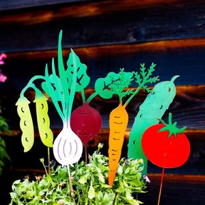 Vegetable Garden Marker Set - Set of 6 | Tomato, Onion, Carrot, Cucumber, Beet, and Peas | Garden Gifts | Dad's Garden | Veggies V312