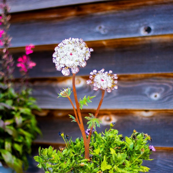 Hand-Painted Queen Anne's Lace Flower Garden Stake | Rusted Metal Yard Art | Garden Gifts | Metal Garden Art | Garden Bed Decor