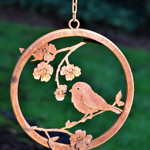 Couronne de mésange sur branche de cornouiller Art d'oiseau sauvage Oiseau perché Décoration de porte d'entrée Art de la mésange Cadeau oiseau pour maman Amoureux des oiseaux R211 image 1