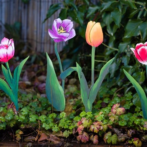 Tulip- Eight Styles of Metal Garden Yard Art Home Decor