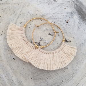 Pendientes de flecos bohemios con borlas y flecos