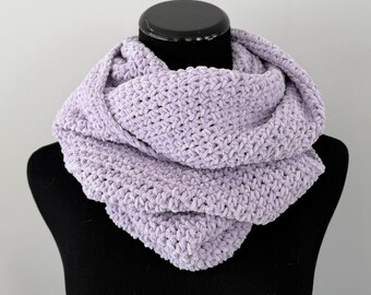 Écharpe au crochet infinity violet clair en chenille