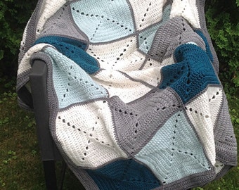 グレーとティールのベーシックなグランマスクエアパッチワークかぎ針編みブランケット