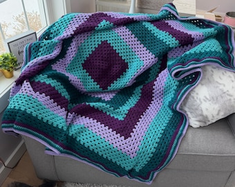 Couverture géante au crochet pour grand-mère mauve et bleu sarcelle