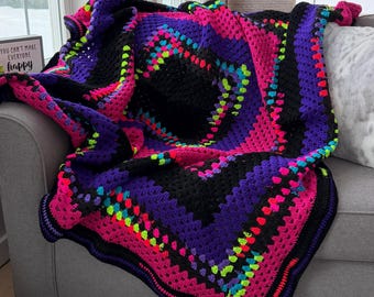 Couverture carrée grand-mère au crochet, néon et noir