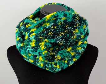 Écharpe infinity au crochet à rayures estivales