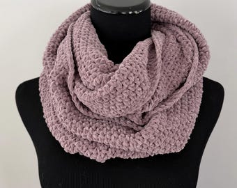 Écharpe infinity lilas au crochet en chenille