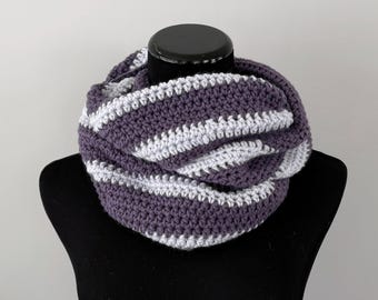 Écharpe infinity au crochet rayée raisin