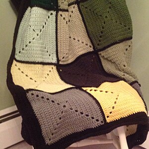 Green Basic Granny Square Patchwork Crochet Afghan image 5