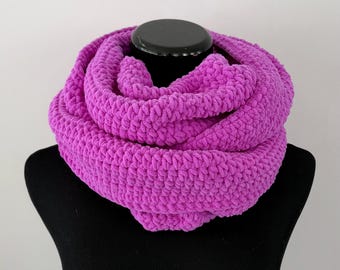 Écharpe infinity crochetée violet vif en chenille