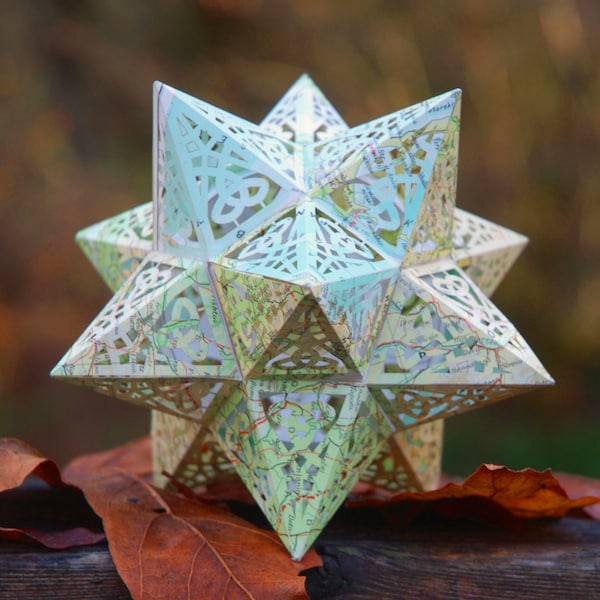 Erde-Star-Modell-Bausatz hergestellt aus recycelten Vintage Karten, geometrische Design Stellated Dodekaeder, lustiges Geschenk