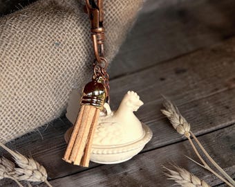 Hen on Nest Keychain, Chicken Lover Gift, Farmhouse Rustic Keychain, Leather Tassel Keychain, Country Farm Gift, Handmade Charm