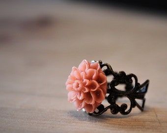 Pink flower ring, with adjustable gold coloured filigree band