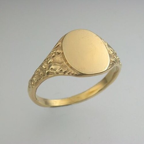 Custom Engravable Dainty Signet Ring With Oval Top RR01502 - Etsy