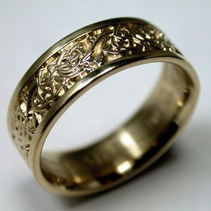 Claire&#39;s Ring in 14kt Gold - The Original Diana Gabaldon Outlander Thistle Ring. Sizes 6 -12 engraved with &#39;da mi basia mille&#39;