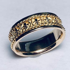 Fleur de Lis-trouwring met koord (#SL09693B), 7-8 mm breed)
