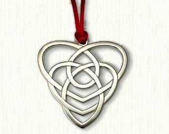 Celtic Double Heart Ornament - Afmeting: 2 3/8" x 2 3/8" - Wordt geleverd met fluwelen cadeauzakje en lint - Geweldig cadeau! Koop er 1 of mix en match er 3